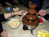 <p>Pub Eva y Adan San Valentin fuente de chocolate</p>