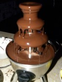 <p>Pub Eva y Adan San Valentin fuente chocolate</p>